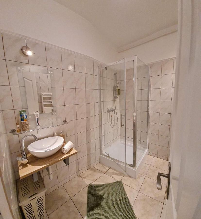Cili Apartman Eger Apartment Exterior photo